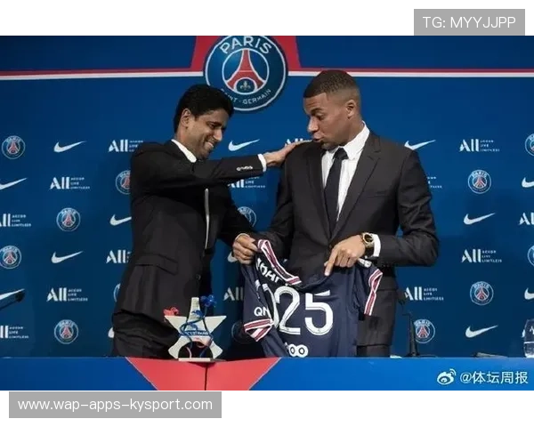 姆巴佩在晚宴上与政要握手，外交球星新标签？