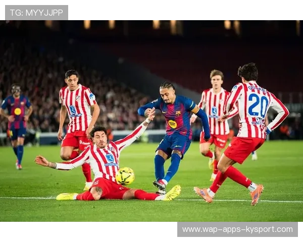 中路突破的艺术：西甲巴萨中路突破成功,前锋冷静施射得分背后的训练与信任