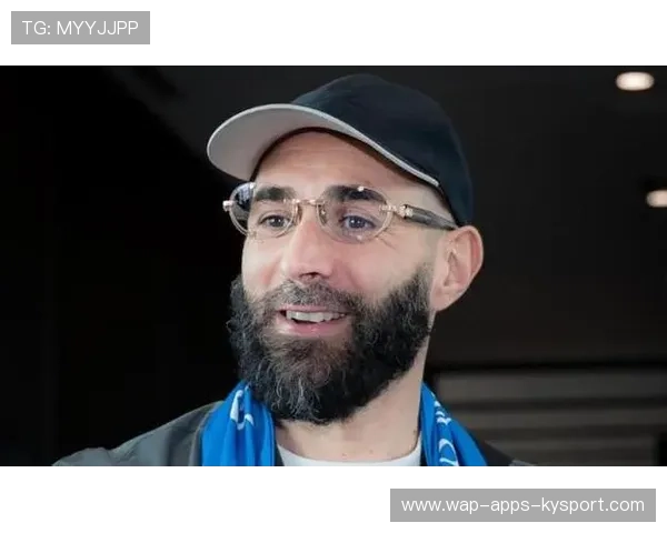 利雅得新月正式签下本泽马，转会费未公布但年薪刷新个人纪录